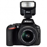 Nikon D5500 + blesk Nikon SB-300