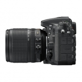 Nikon D7200 - levá strana fotoaparátu.
