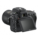 Nikon D750 - zadní stěna fotoaparátu s výklopným LCD monitorem