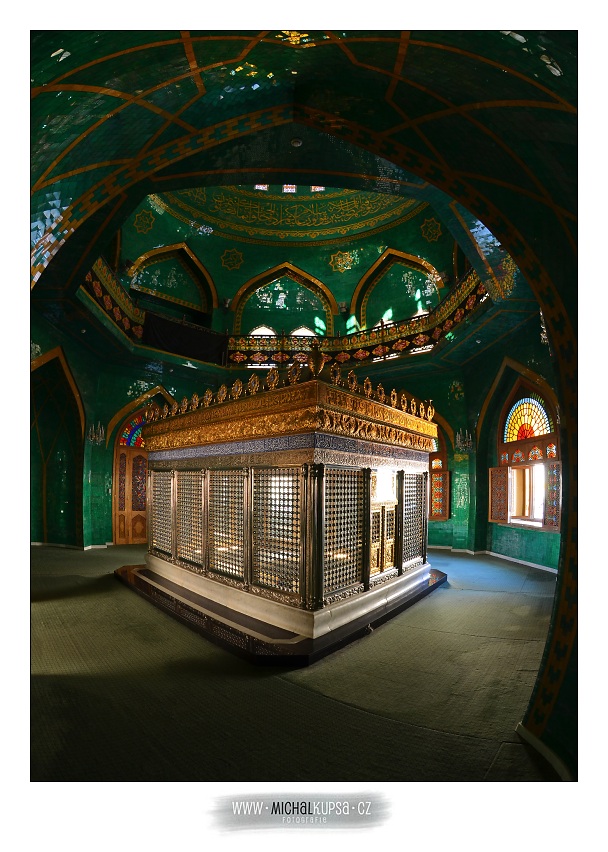 Hrobka v mešitě Bibi Heybat