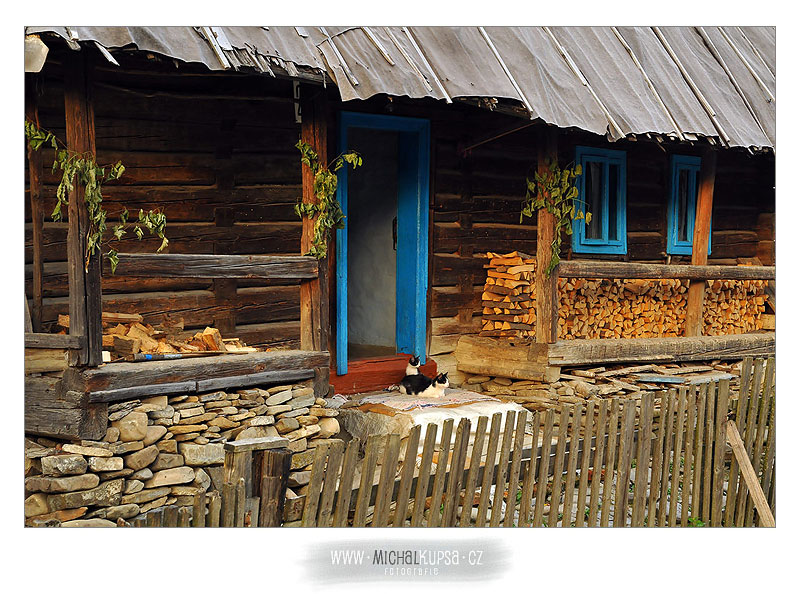 Klasický dřevěný domek v Koločavě