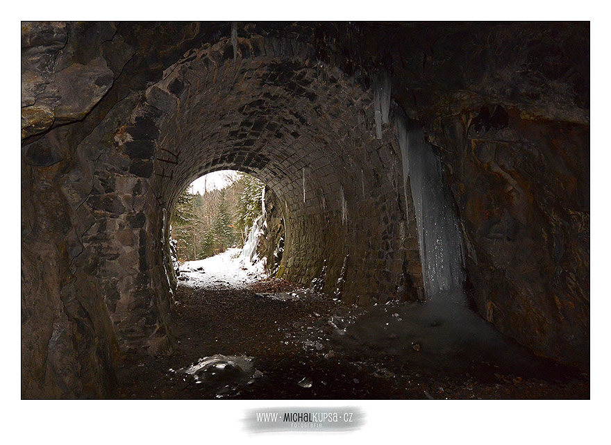 Ledopád v tunelu