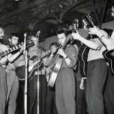 1. listopadu 1963 - I. Soutěžní večer trampských písní v pražské Lucerně - vítězný sbor T.O. Zlatý klíč.
