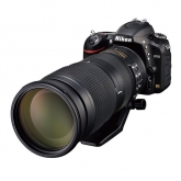 AF-S Nikkor 200–500mm f/5,6 E ED VR na těle Nikon D750