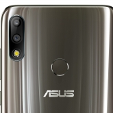 Asus ZenFone Max Pro M2 (ZB631KL) - detail čtečky otisků prstů a fotoaparátu.