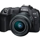 Canon EOS R8 - s nasazeným základním objektivem Canon RF 24-50mm f/4,5-6,3 IS STM.
