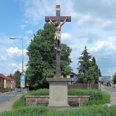 Kříž v Dolních Břežanech | fotografie