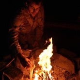 Mudrc zapaluje oheň | fotografie