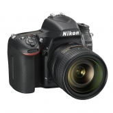 Nikon D750 - čelní pohled