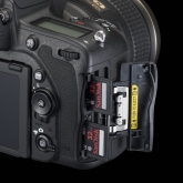 Nikon D750 - sloty pro paměťové karty