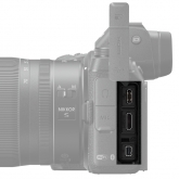 Nikon Z6 - konektorová výbava.