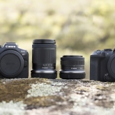 Nový Canon EOS R7 a EOS R10 - obě novinky i s oběma novými objektivy.